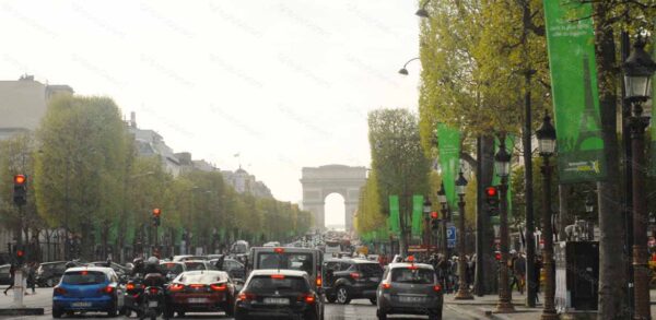 Rush Hour on Des Champes Elysees Paris